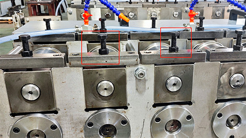 Difference between top model and economical type slide roll forming machine