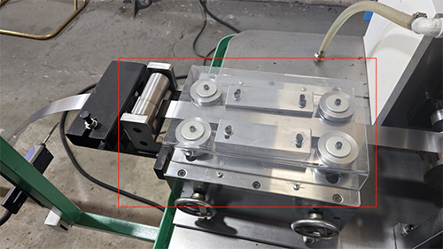 Difference between top model and economical type slide roll forming machine