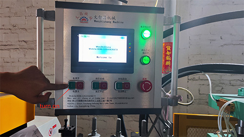 How to operate the molding machine