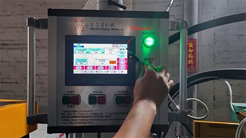 How to operate the molding machine