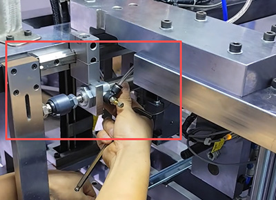 How to setting telescopic slide rail riveting machine slide lengths