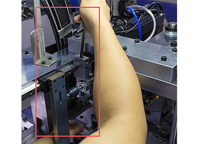 How to setting telescopic slide rail riveting machine slide lengths