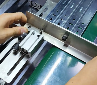 How to setting telescopic slide rail riveting machine slide lengths