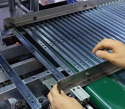 How to setting telescopic slide rail riveting machine slide lengths
