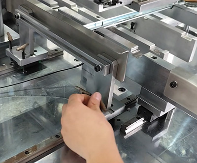How to setting telescopic slide rail riveting machine slide lengths