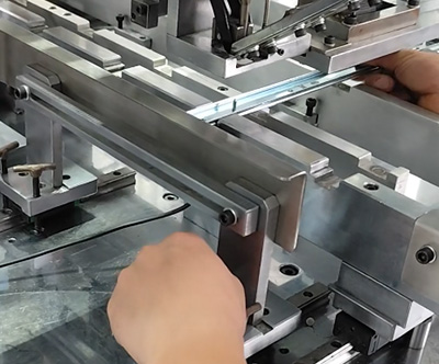 How to setting telescopic slide rail riveting machine slide lengths