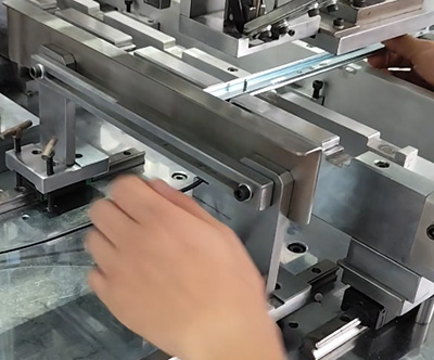 How to setting telescopic slide rail riveting machine slide lengths