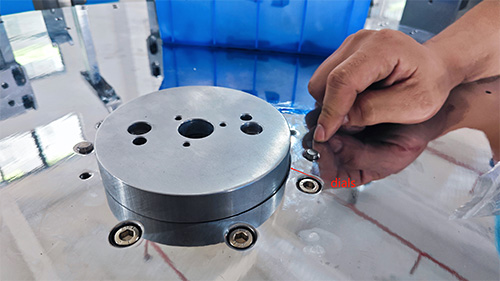 How to solve the hinge assembly machine 0 station abnormal problem